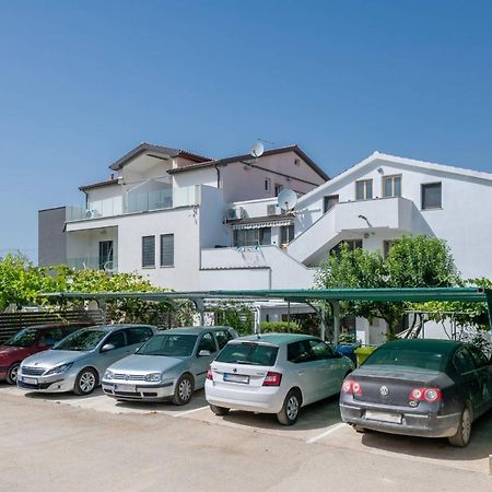 Apartments Lovric พูลา ภายนอก รูปภาพ
